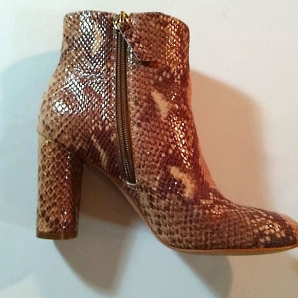 Faux snakeskin ankle boots 7 medium made by International Concepts. - Picture 2 of 5